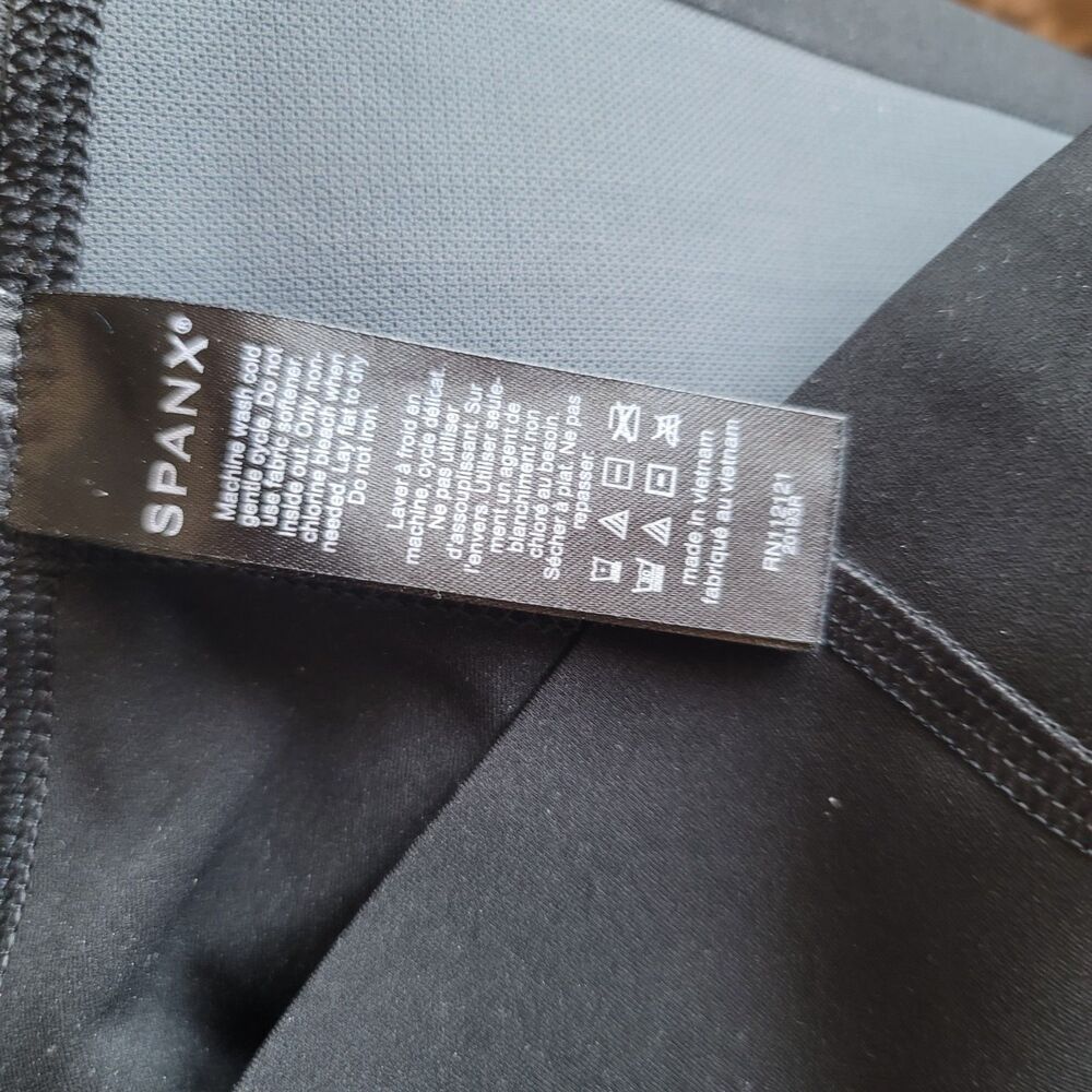 SPANX Every Wear Gloss Panel Pocket faux leather Black Shaping Leggings size L - Picture 9 of 10
